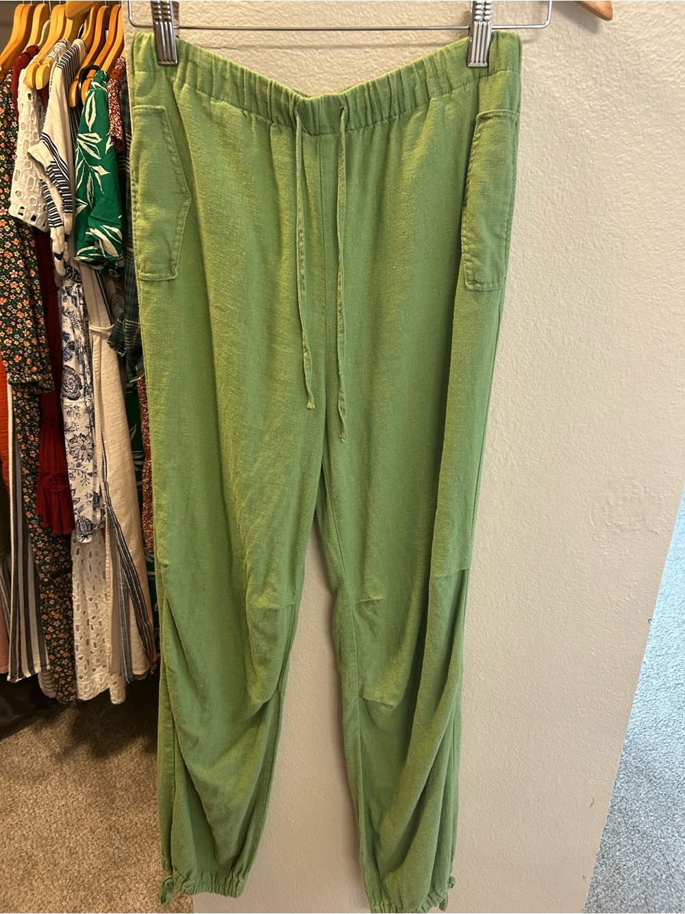 Women’s small green love tree linen blend pants